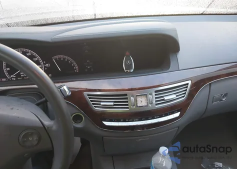 2007 Mercedes-Benz S 550 z USA, uszkodzony, nr VIN WDDNG71X47A068897